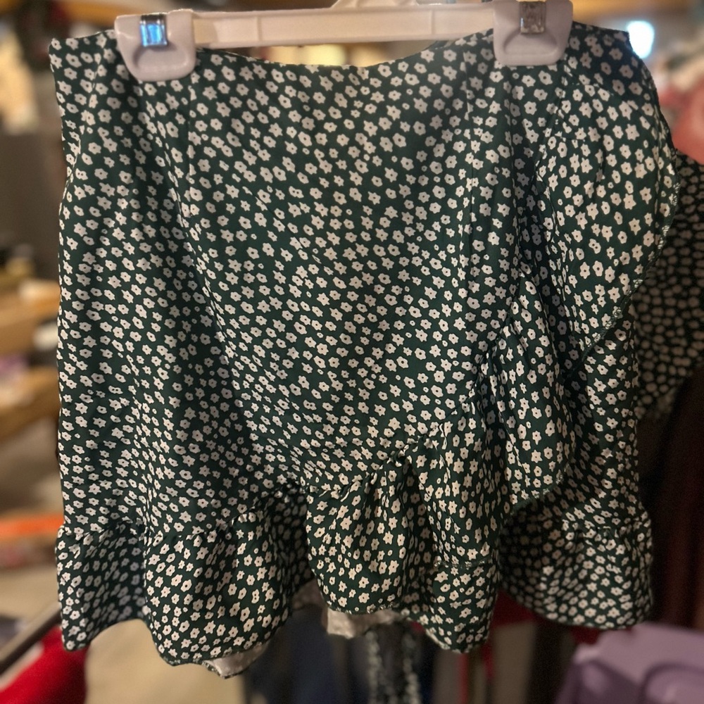 2 piece ditsy floral green skirt and top with tie front size medium